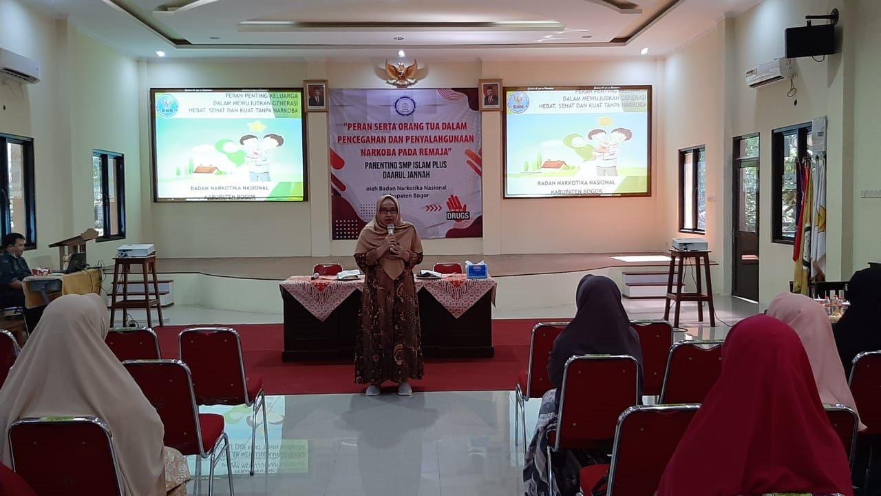 BNN Kabupaten Bogor Berikan Parenting P4GN pada Wali Murid SMP Daarul Jannah