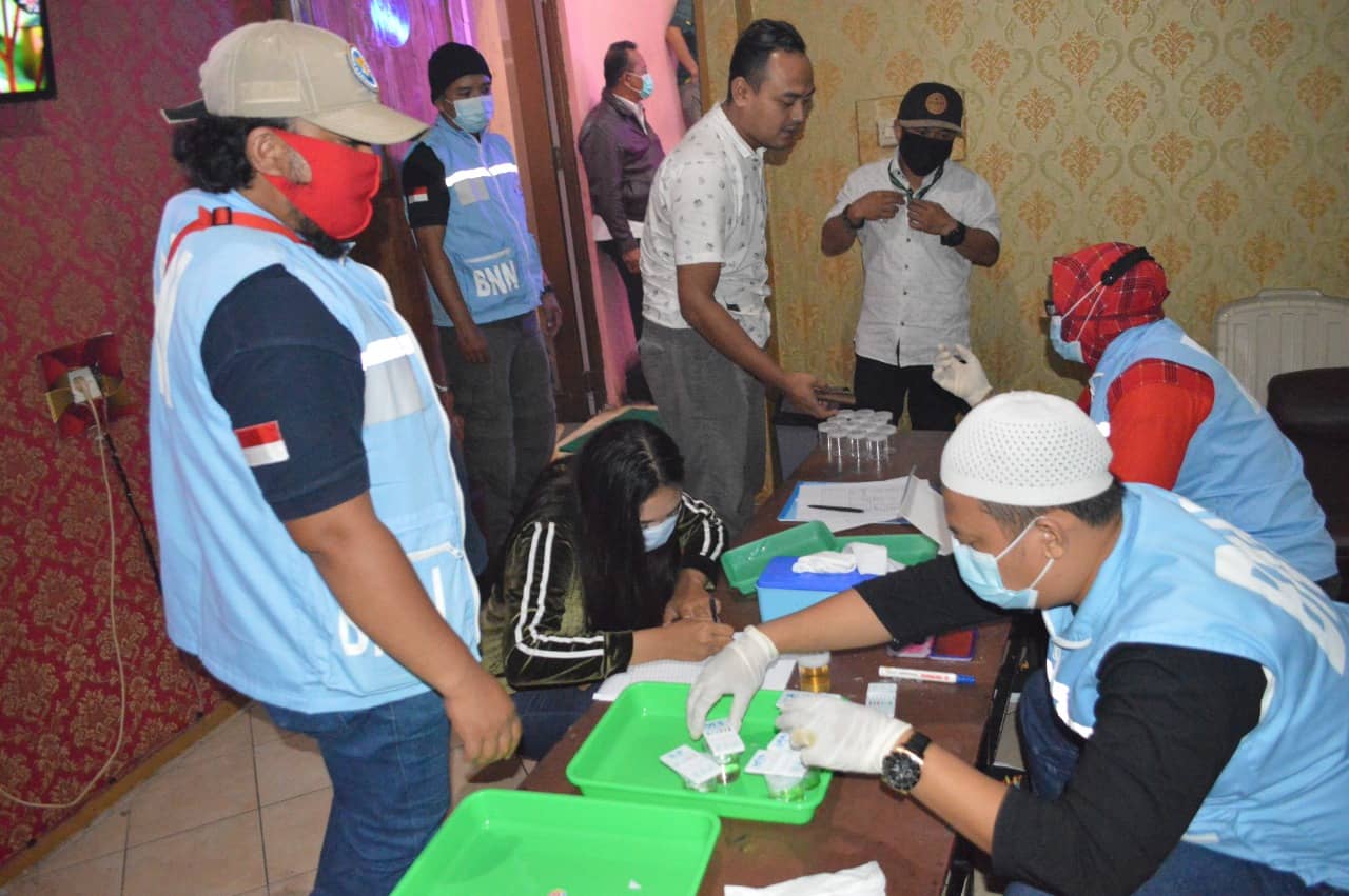 BNN Kabupaten Bogor adakan razia tempat Hiburan Malam jelang Akhir Tahun BNN Kabupaten Bogor adakan razia tempat Hiburan Malam jelang Akhir Tahun