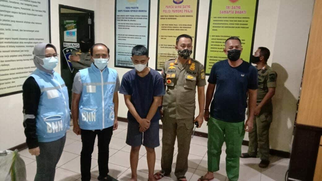 TERJARING RAZIA PSBB, PRIA INI MALAH POSITIF NARKOTIKA