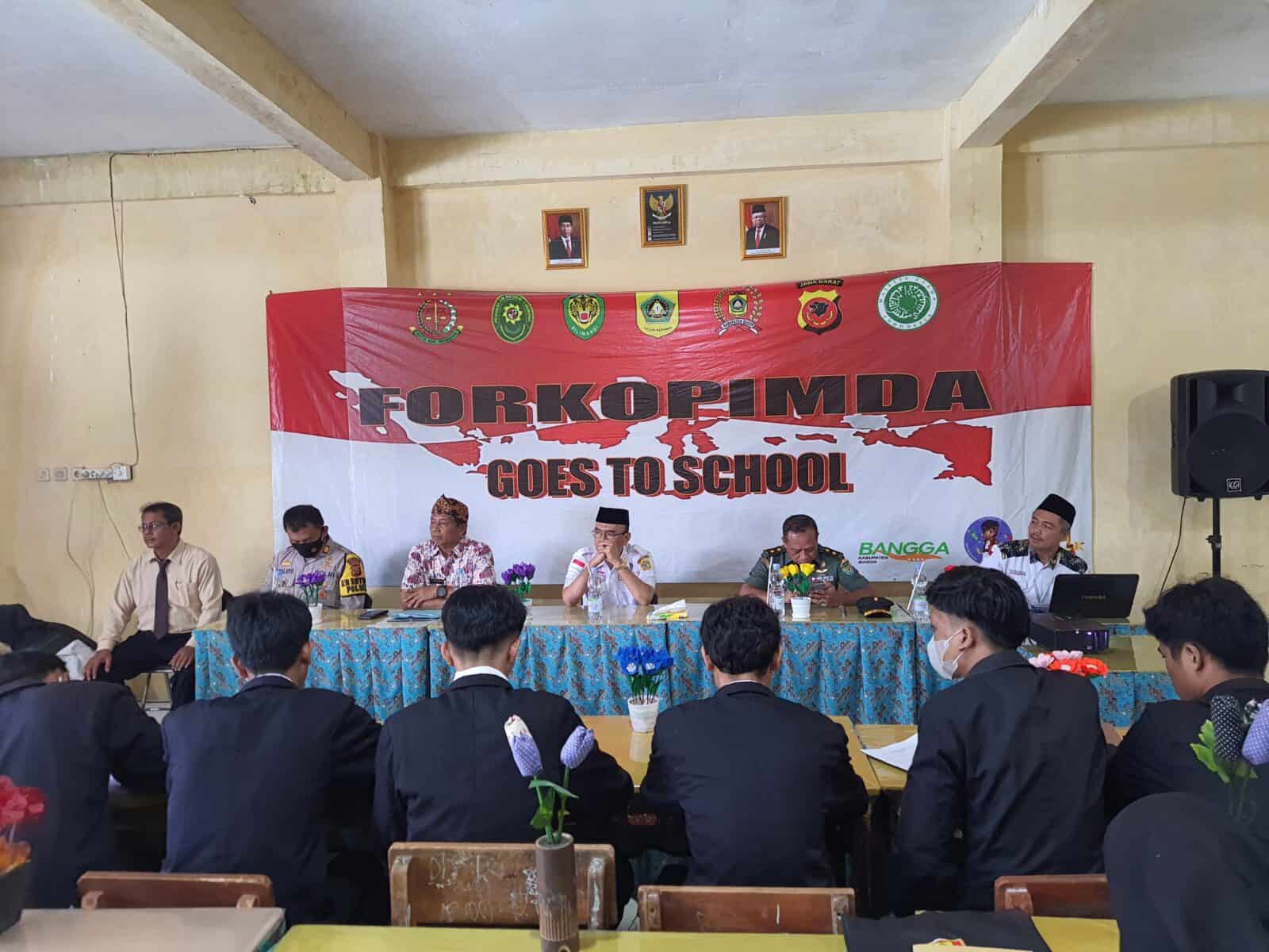 BNNK Bogor melaksanakan kegiatan Sosialisasi Bahaya Narkoba dalam rangka kegiatan Forkopimda Goes to School di SMK Bina Cipta Insani Caringin