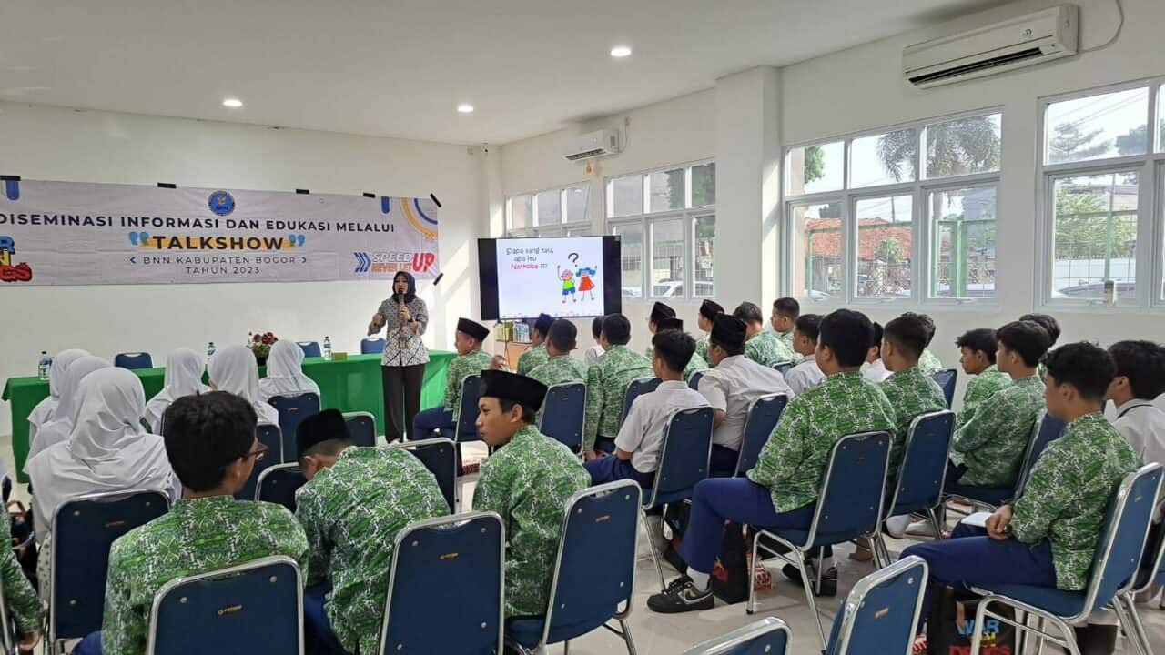 BNNK Bogor Melaksanakan Kegiatan Sosialisasi P4GN di Lingkungan Pelajar SMP Al-Azhar Syifa Budi